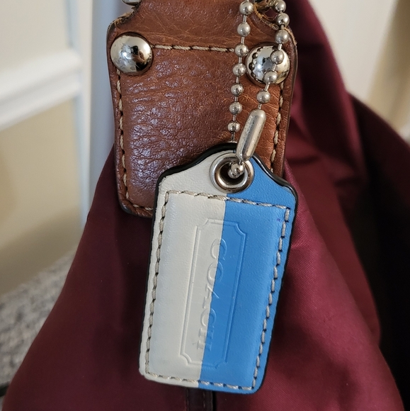 Pre-Owned Coach Hampton Weekend Merlot Shoulder Bag - Picture 7 of 16